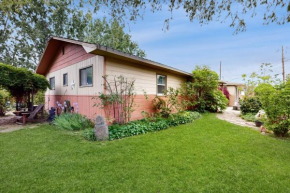 Art Garden Cottage